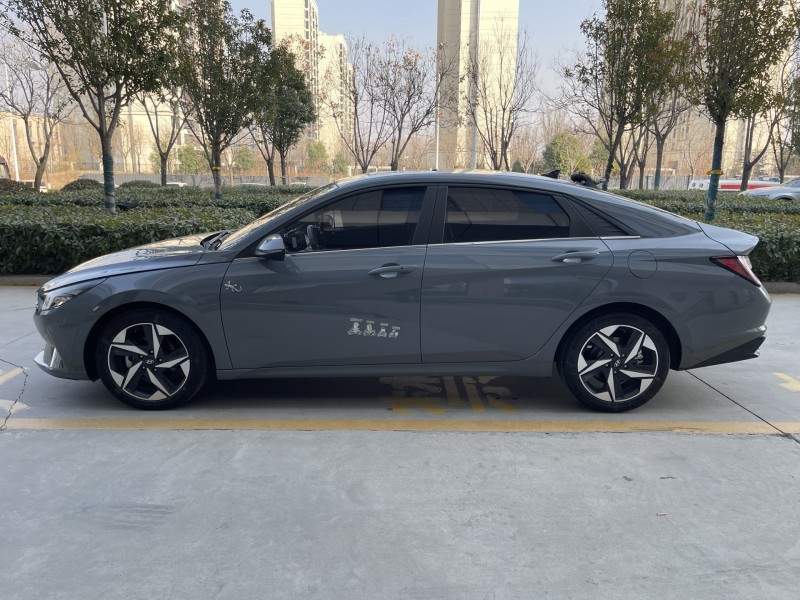 济宁22年现代伊兰特8