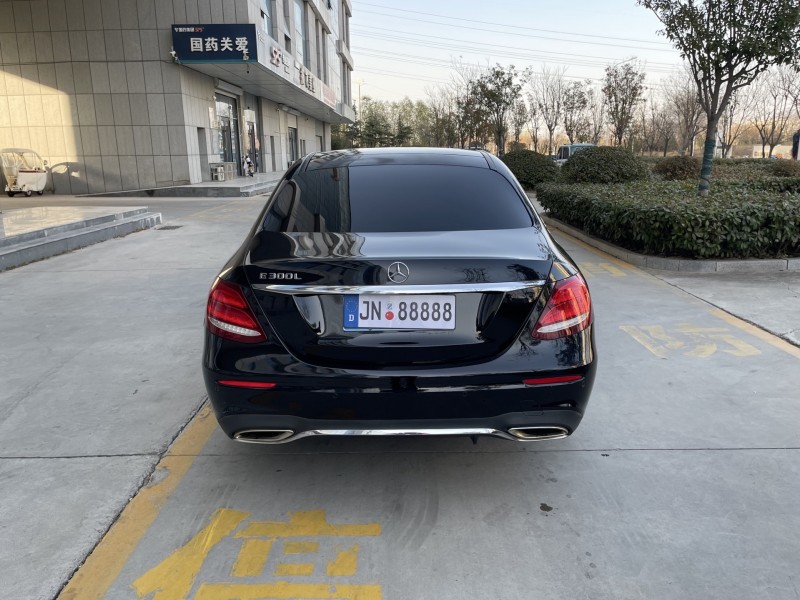 济宁17年奔驰E9