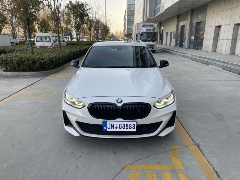 济宁22年宝马1系1