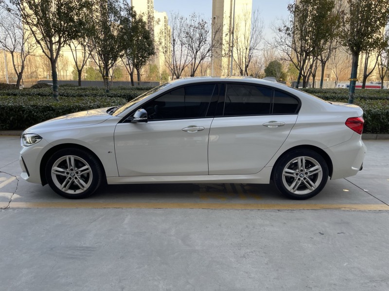 济宁22年宝马1系7