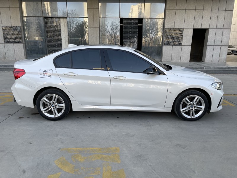 济宁22年宝马1系8