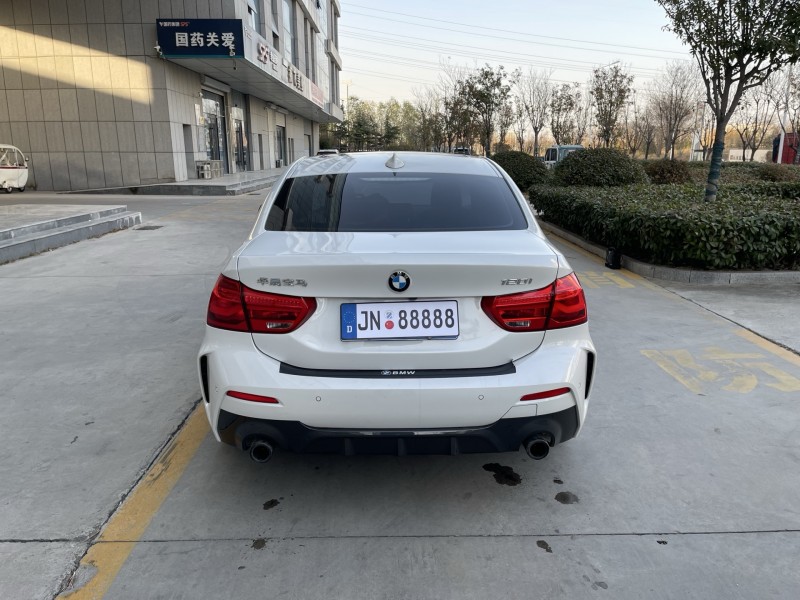 济宁22年宝马1系9