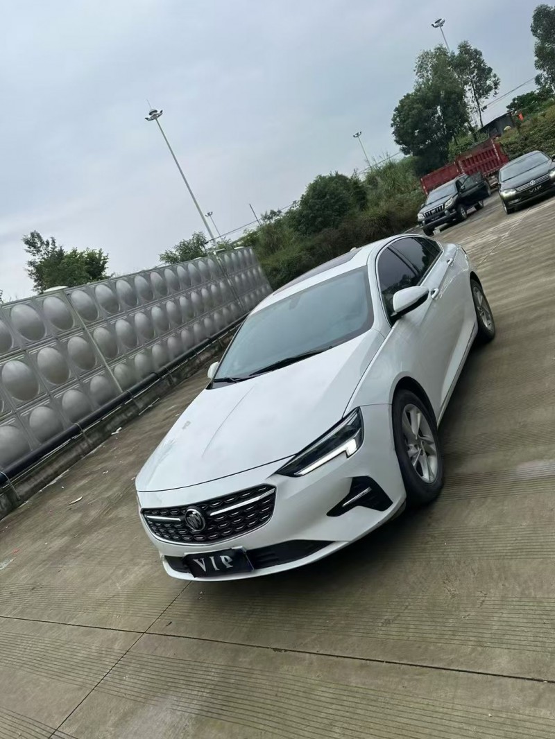 乐山21年别克君威2