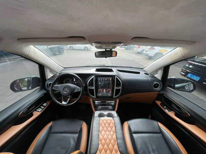 佛山19年奔驰威霆5