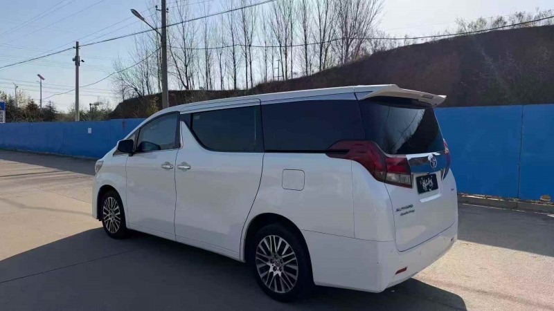 淄博17年丰田埃尔法8