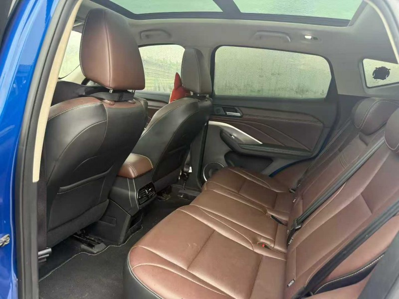 中山20年长城汽车WEY8