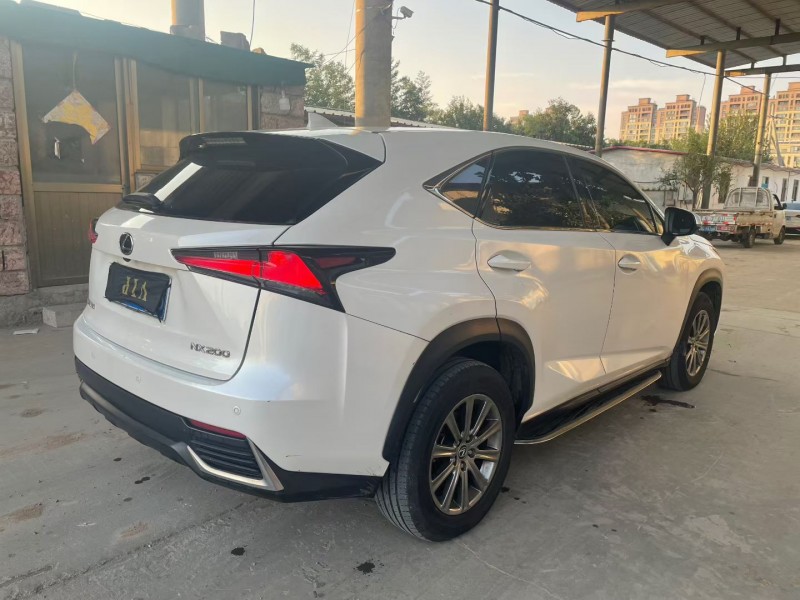 徐州20年雷克萨斯NX4