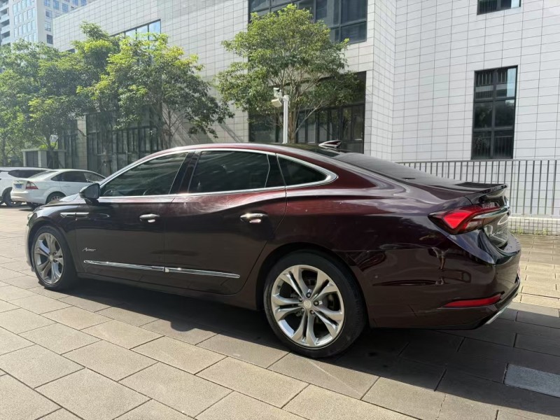 佛山21年别克艾维亚8