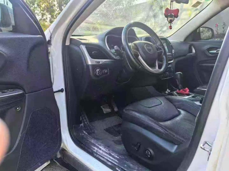 宜昌18年Jeep自由光5