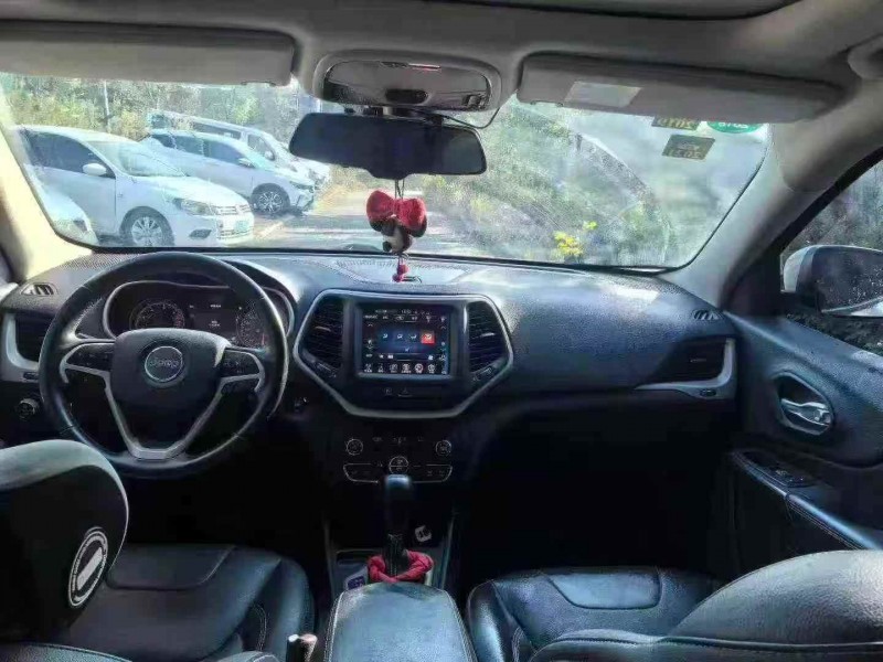 宜昌18年Jeep自由光8