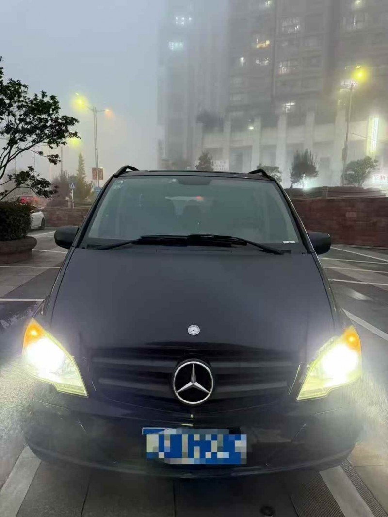 六盘水15年奔驰威霆1