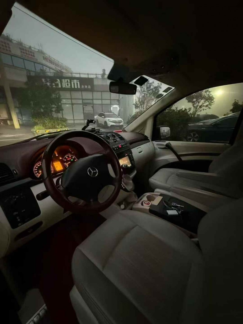 六盘水15年奔驰威霆5