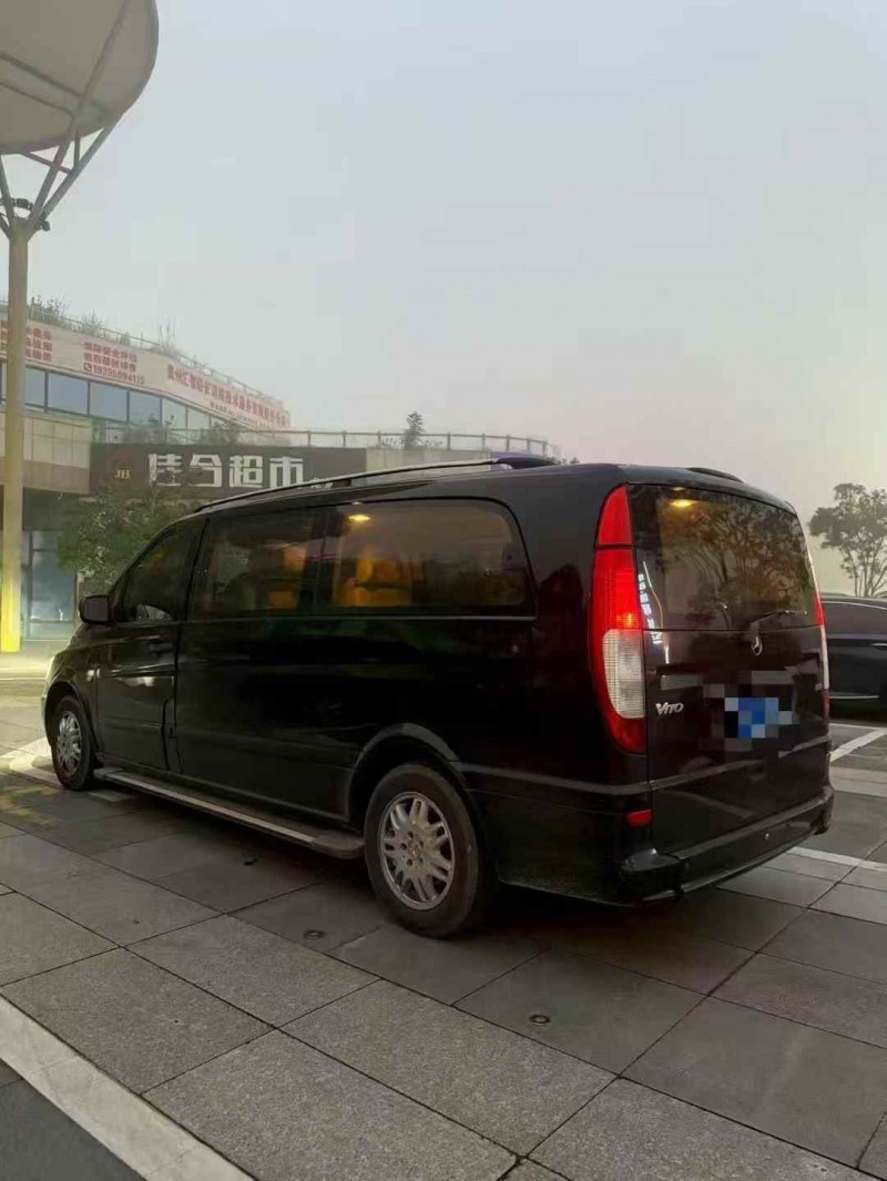 六盘水15年奔驰威霆8