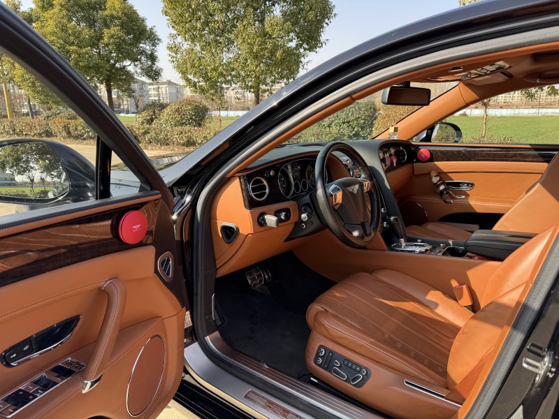 盐城16年宾利飞驰8