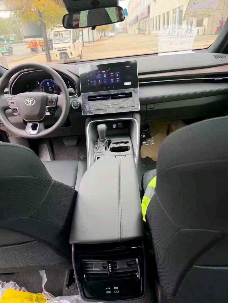 青岛25年丰田亚洲龙4