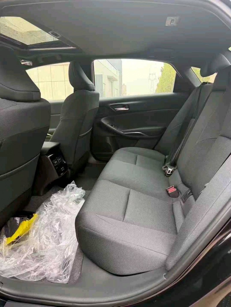 青岛25年丰田亚洲龙5