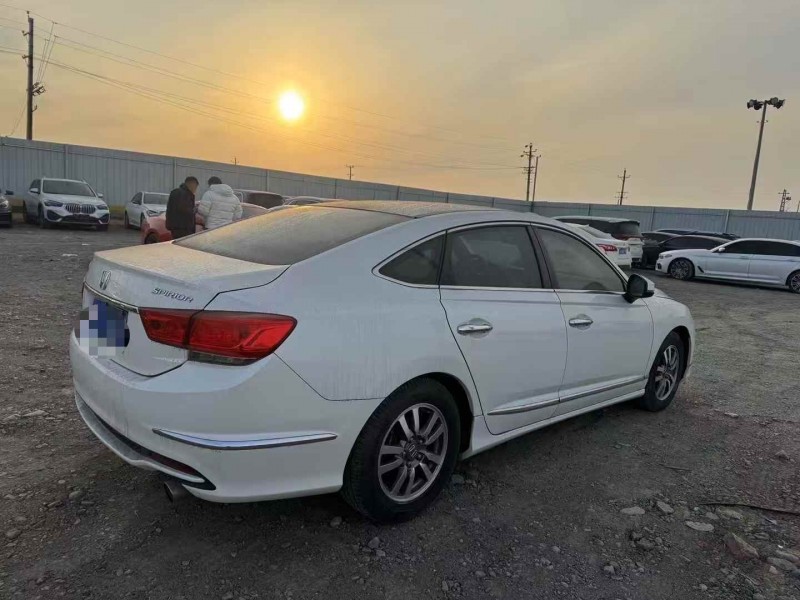 乌鲁木齐18年本田思铂睿4