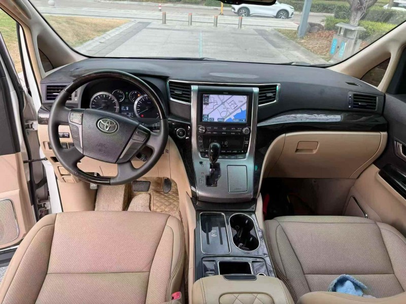 温州13年丰田埃尔法2