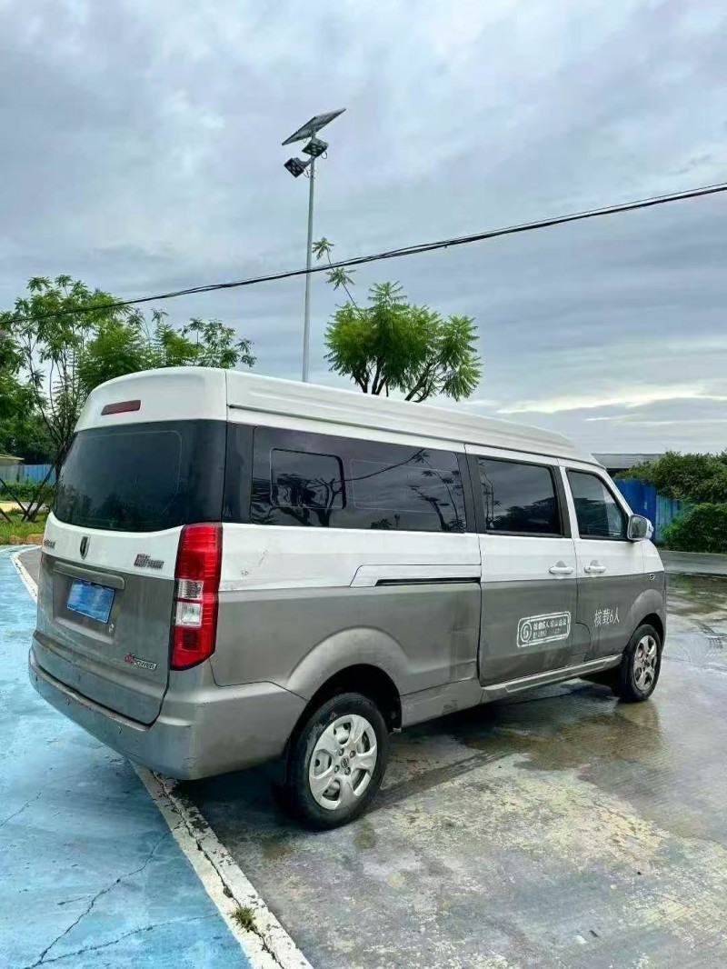 佛山23年华晨海狮8