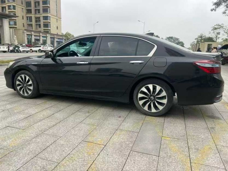 南昌17年本田雅阁8