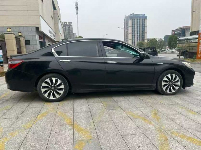 南昌17年本田雅阁9