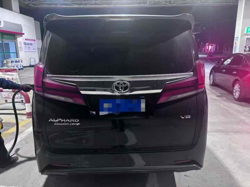 新余19年丰田埃尔法8