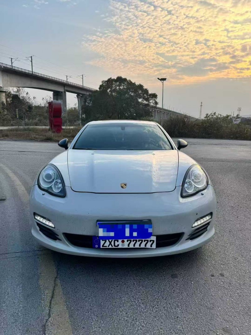 南昌12年保时捷帕拉梅拉1