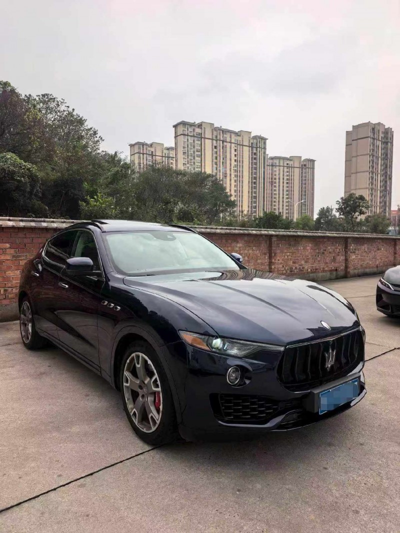 襄阳17年玛莎拉蒂Levante3