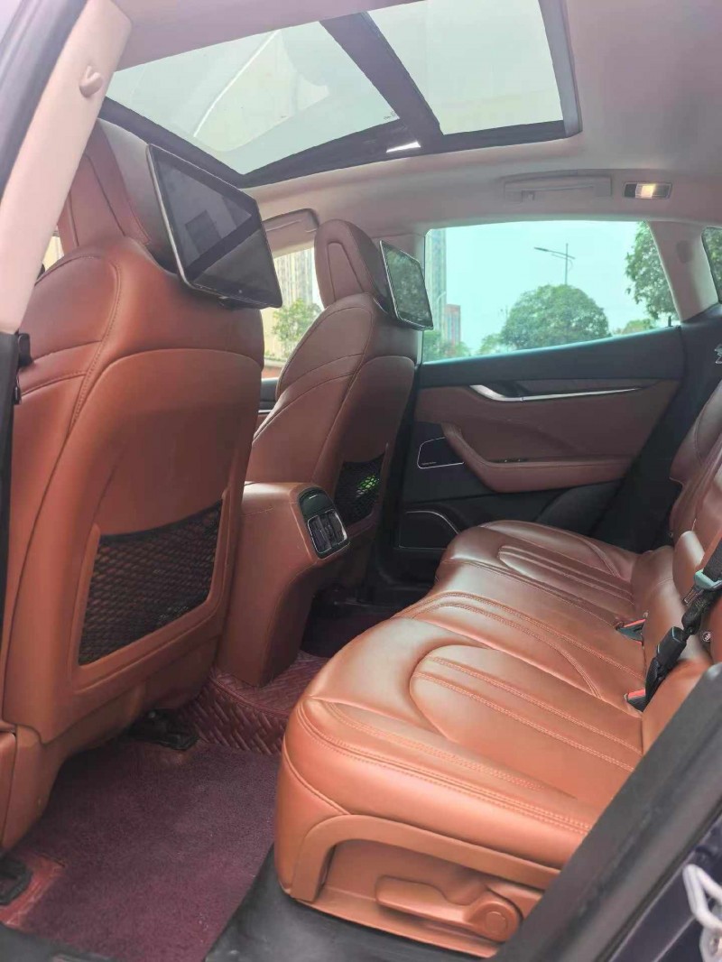 襄阳17年玛莎拉蒂Levante6