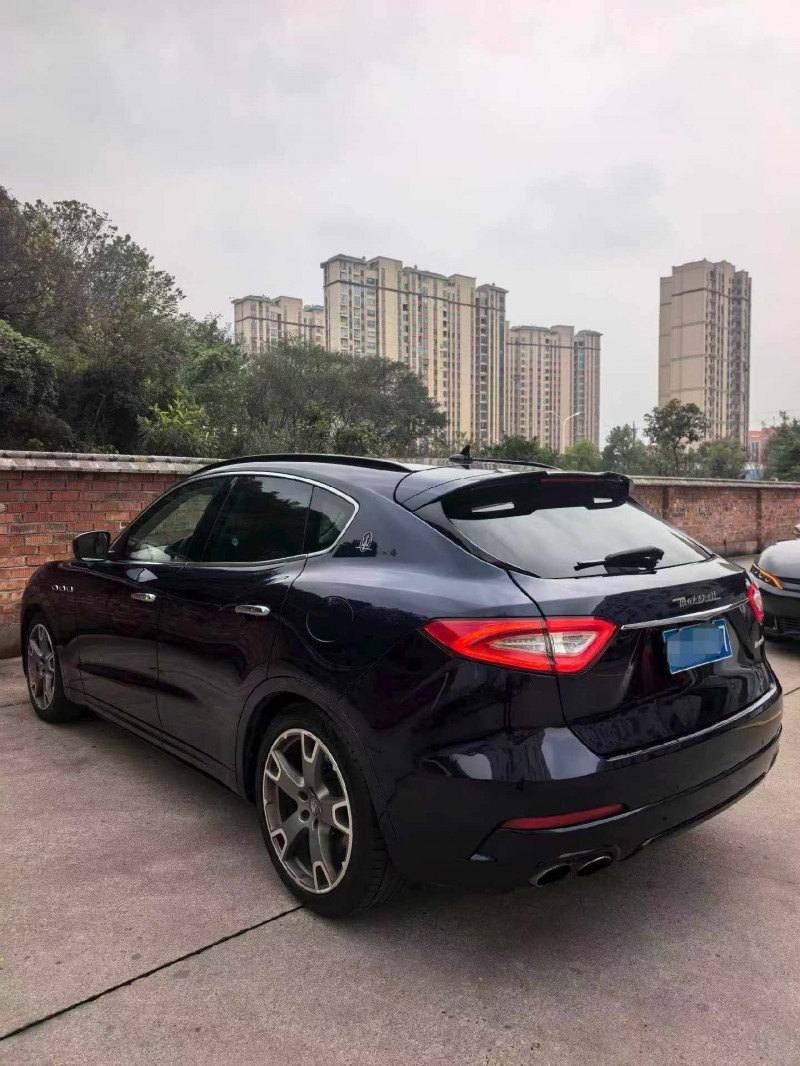 襄阳17年玛莎拉蒂Levante7