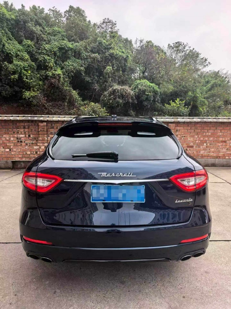 襄阳17年玛莎拉蒂Levante9