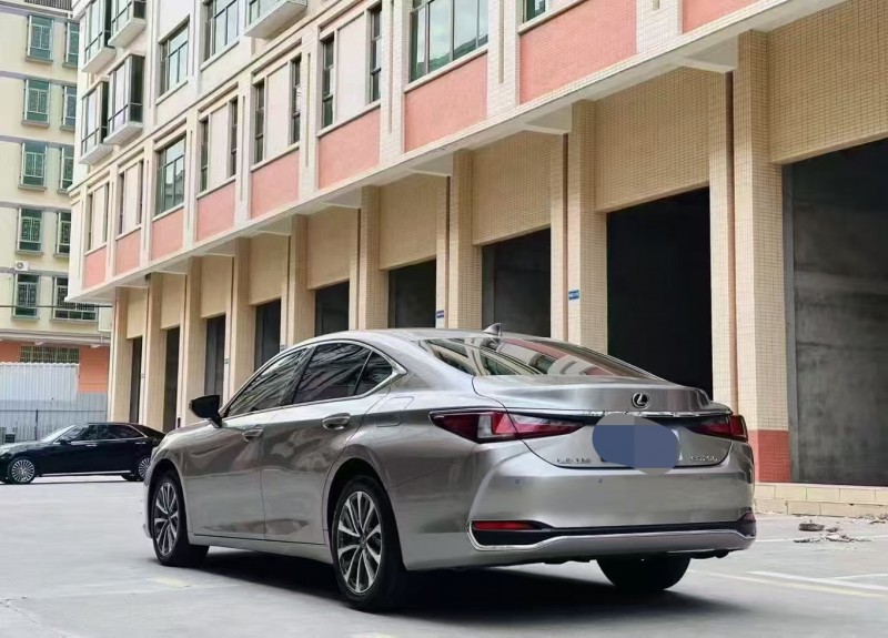 广州23年雷克萨斯ES7
