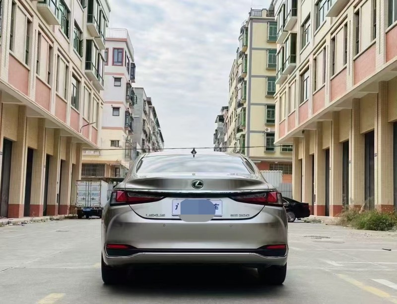 广州23年雷克萨斯ES9