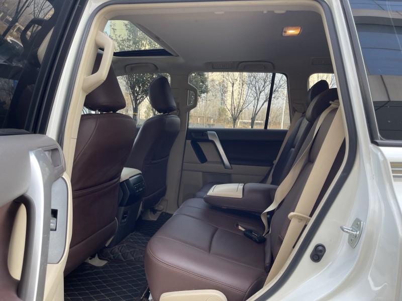 济宁18年丰田普拉多7