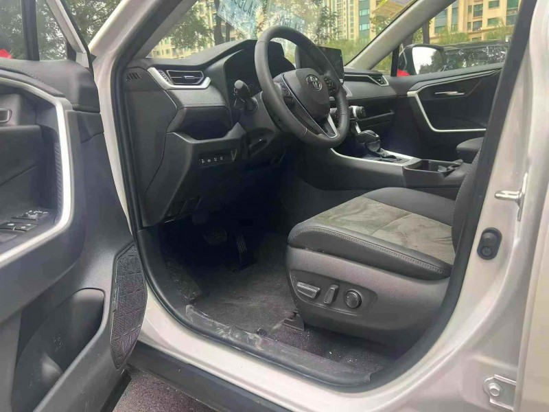 鹤壁25年丰田RAV4荣放5