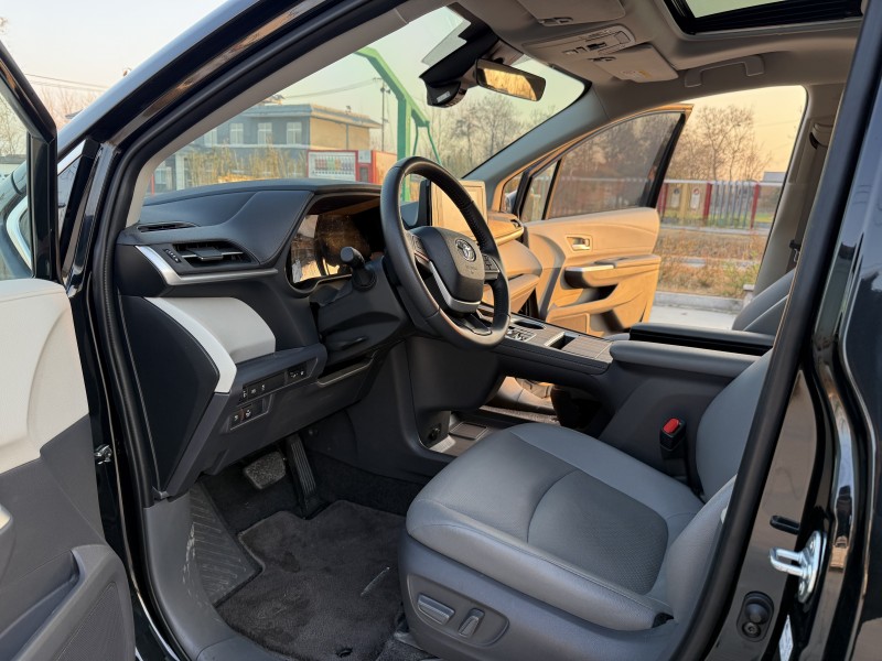 徐州24年丰田塞纳3