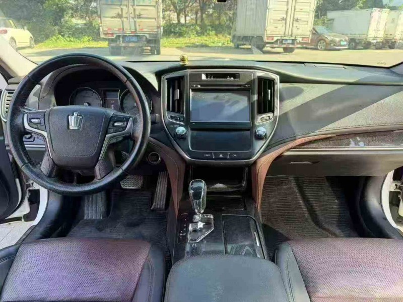 温州18年丰田皇冠3