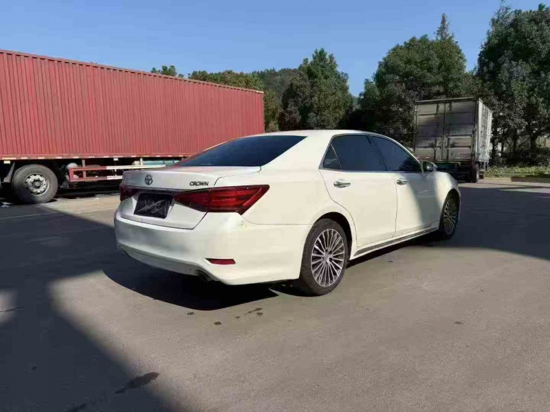 温州18年丰田皇冠6