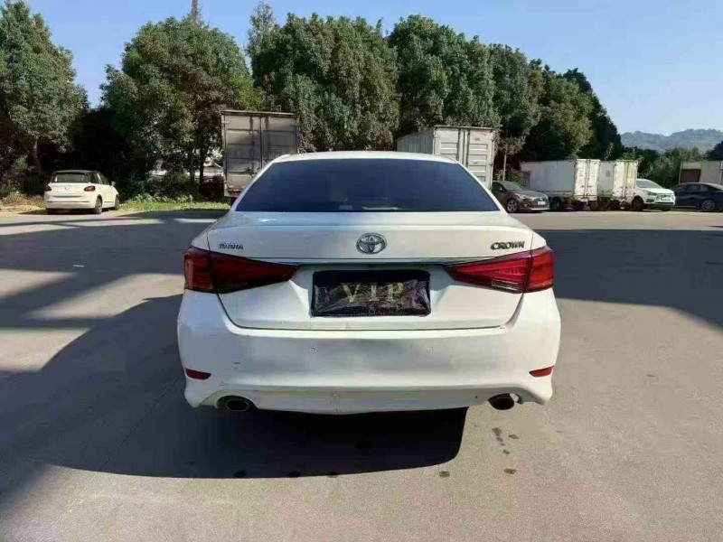 温州18年丰田皇冠8