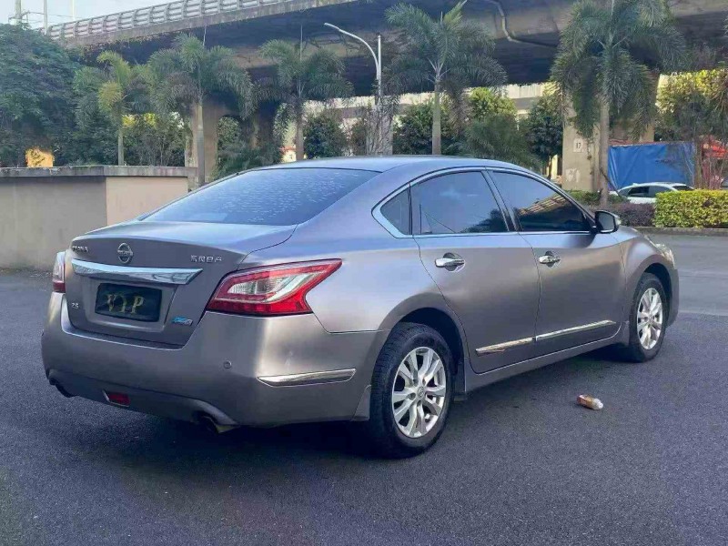 厦门13年日产天籁8