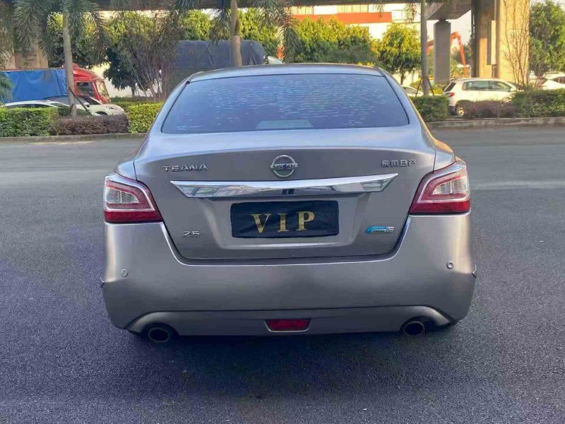 厦门13年日产天籁9