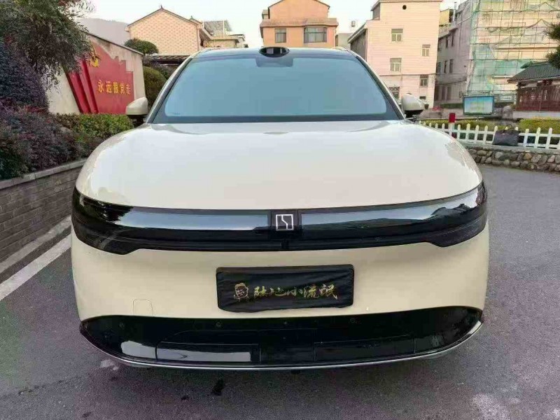 嘉兴25年极氪汽车7X1