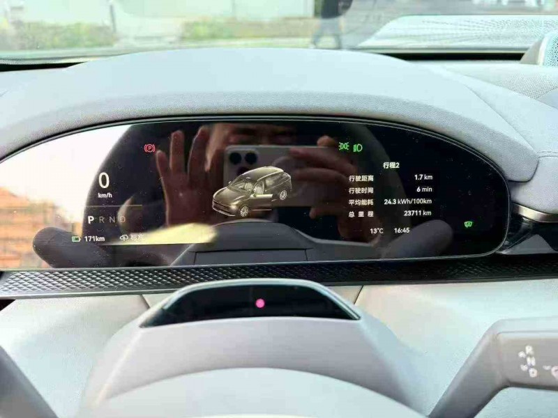 嘉兴25年极氪汽车7X6