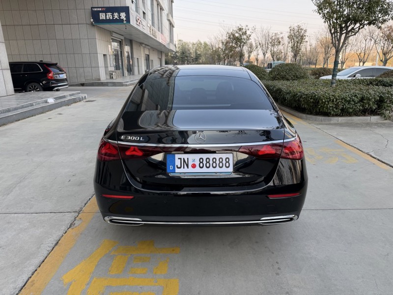 济宁25年奔驰E8