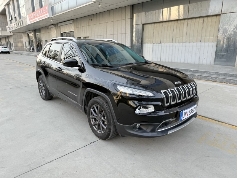 济宁20年Jeep自由光3