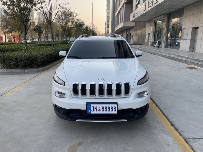 济宁17年Jeep自由光1