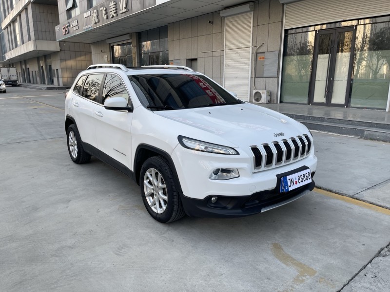 济宁17年Jeep自由光3