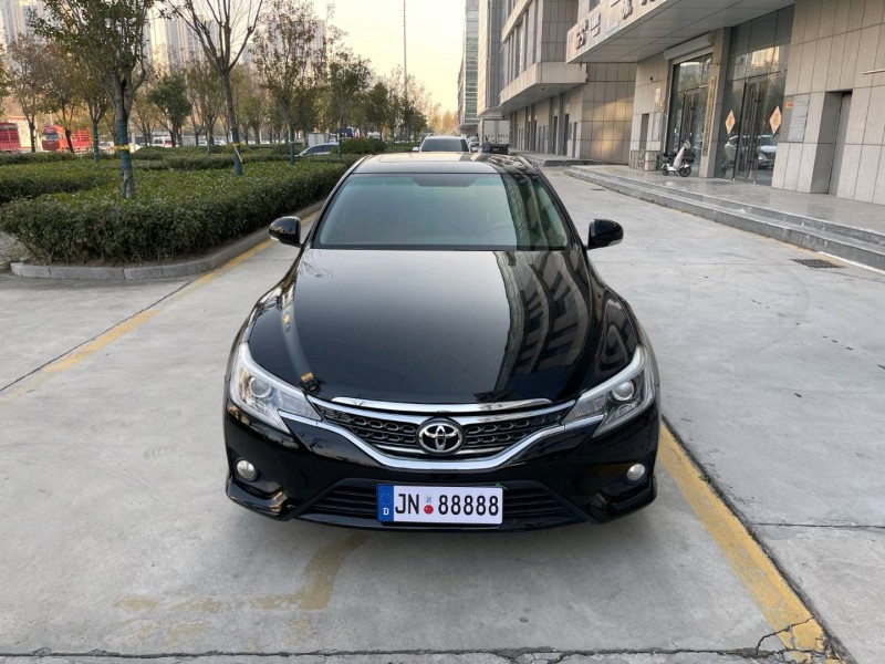 济宁17年丰田锐志1