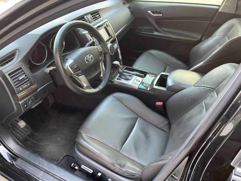 济宁17年丰田锐志4