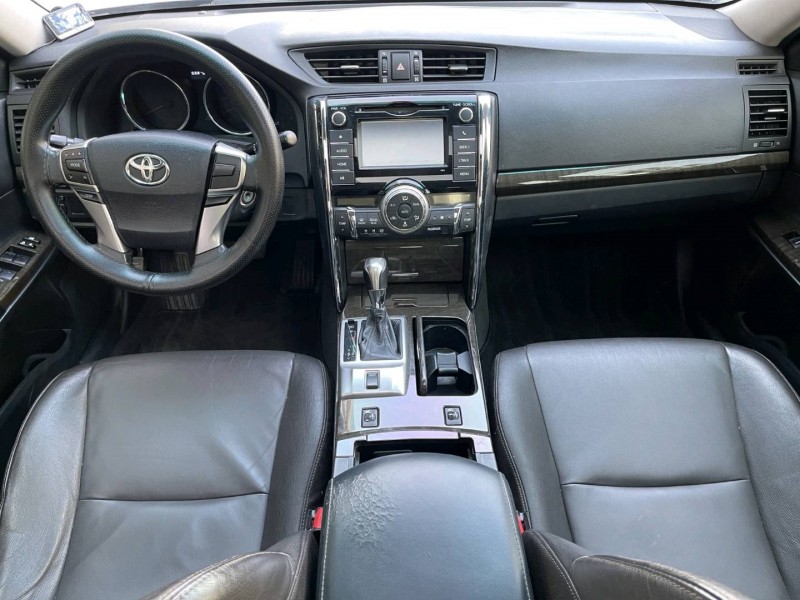 济宁17年丰田锐志6